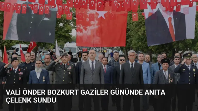 Vali Önder Bozkurt Gaziler Gününde Anıta Çelenk Sundu